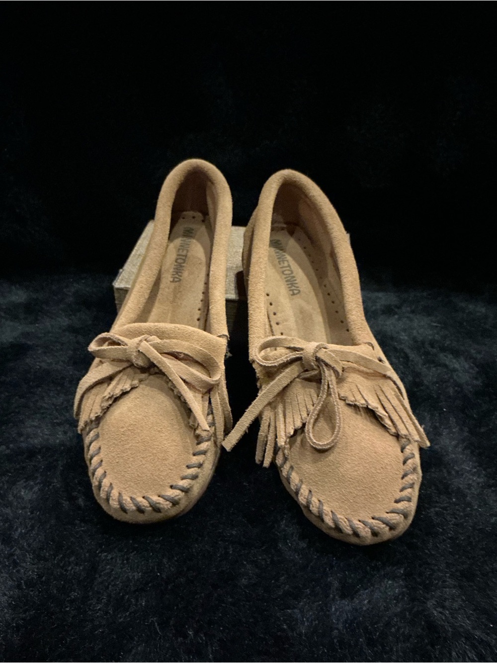 Minnetonka Kilty Hardsole Tan Suede Fringe Bow Moccasins Size 6